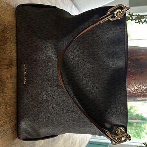 Michael Kors Trish Large Hobo Shoulder Bag in brown acorn signature pattern